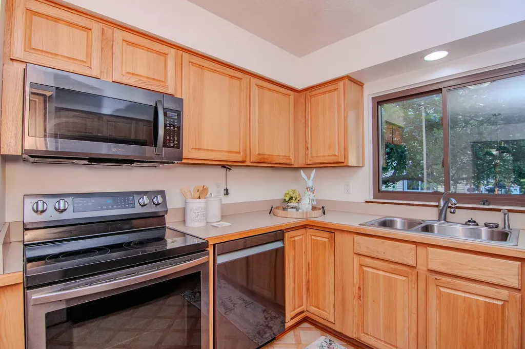 1325 Chartwell Carriage Way S East Lansing City MI 48823