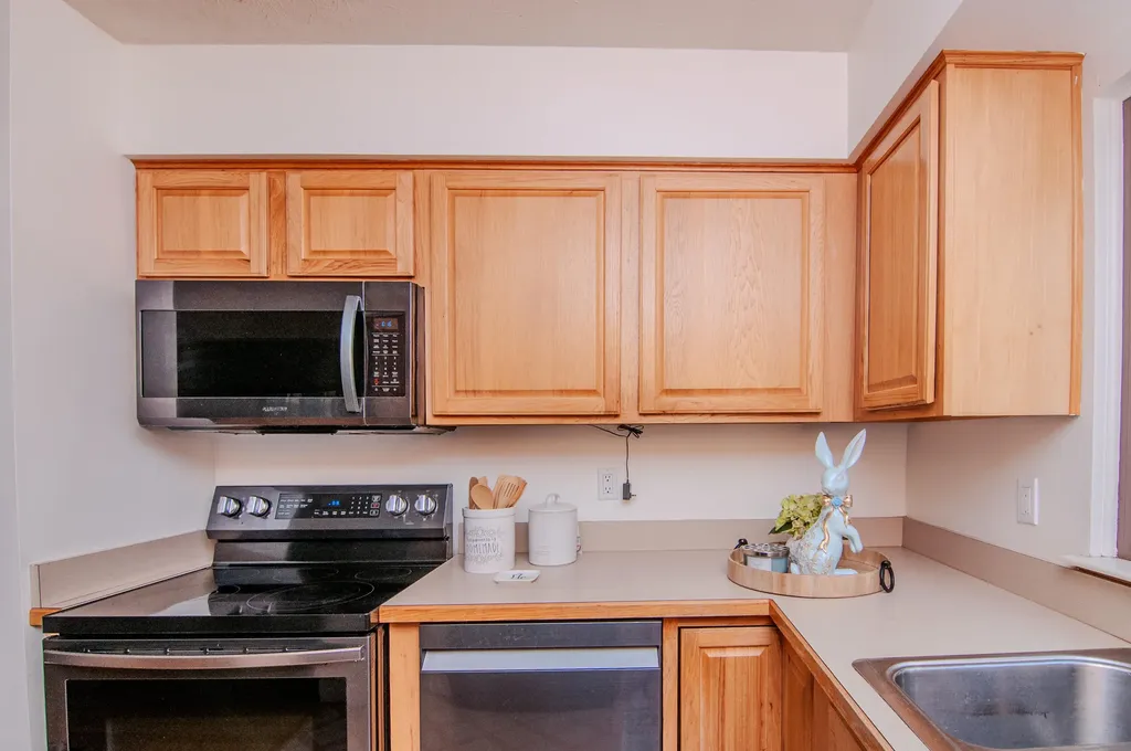 1325 Chartwell Carriage Way S East Lansing City MI 48823