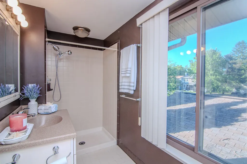 1325 Chartwell Carriage Way S East Lansing City MI 48823