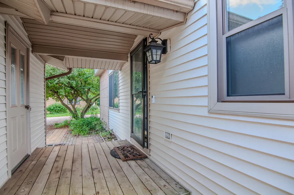 1325 Chartwell Carriage Way S East Lansing City MI 48823