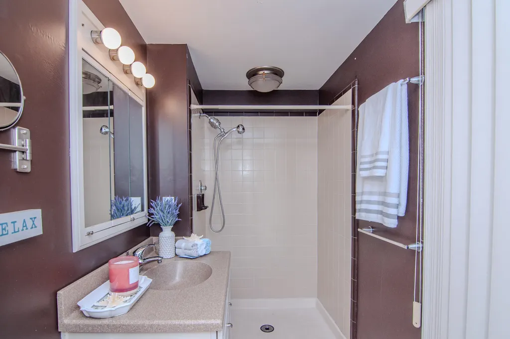 1325 Chartwell Carriage Way S East Lansing City MI 48823
