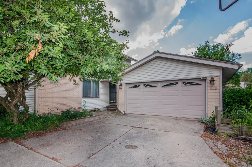1325 Chartwell Carriage Way S East Lansing City MI 48823