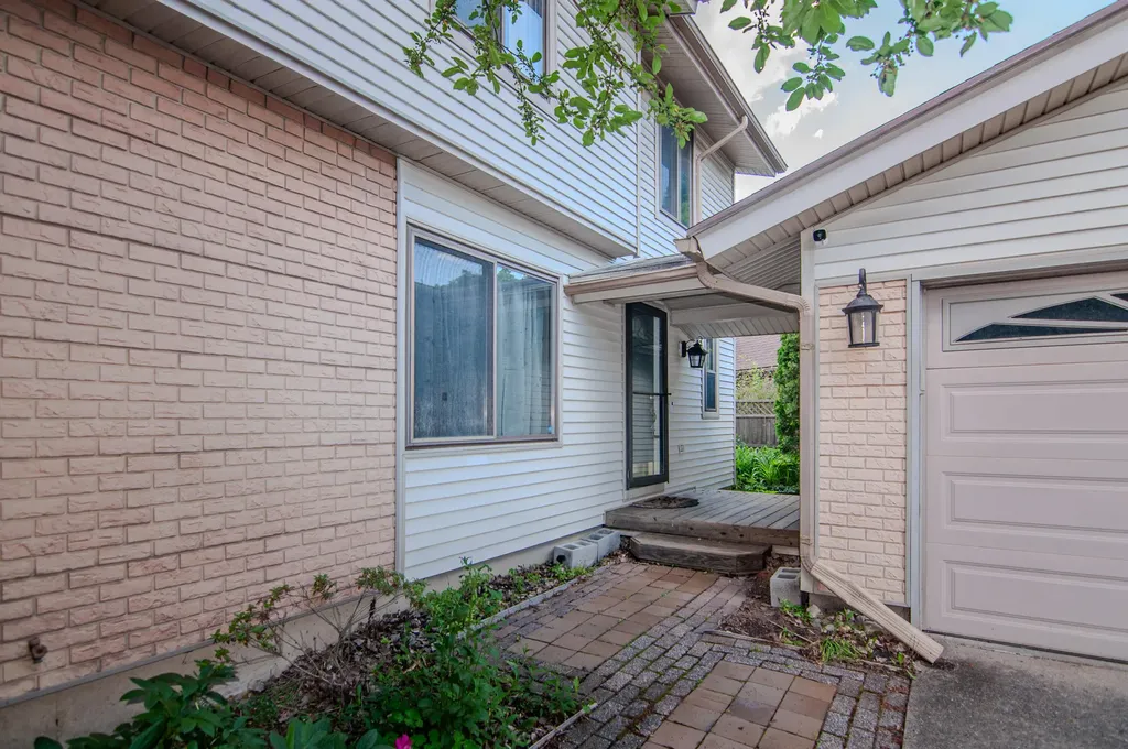 1325 Chartwell Carriage Way S East Lansing City MI 48823