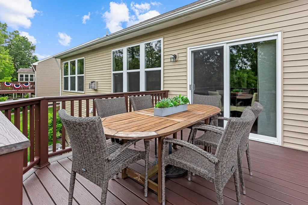 554 Glacier Lane Oceola Township MI 48843