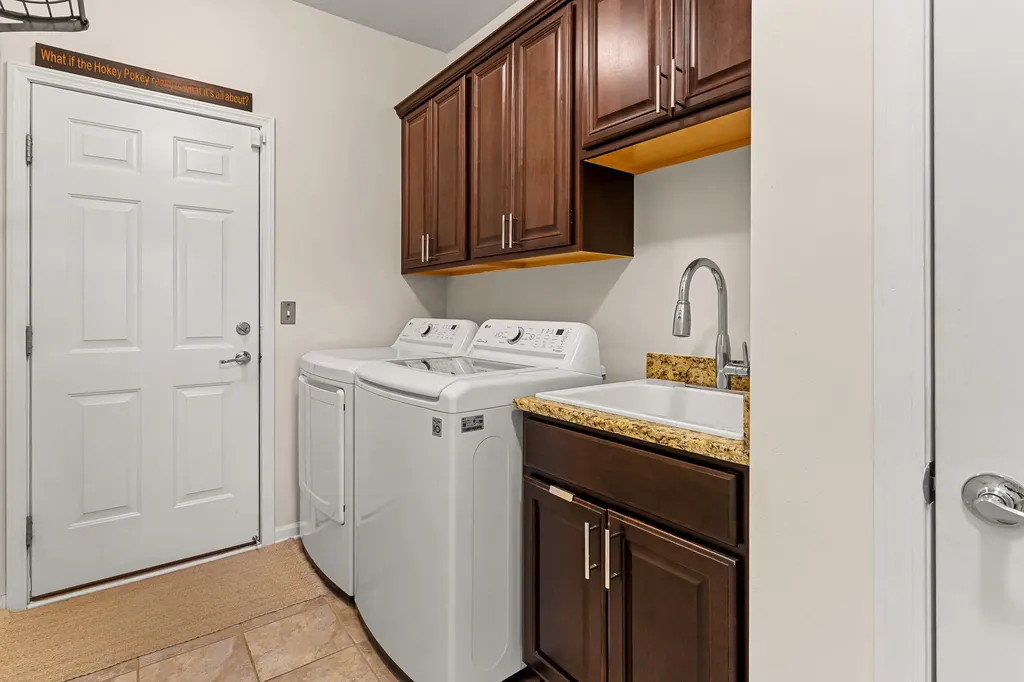 554 Glacier Lane Oceola Township MI 48843