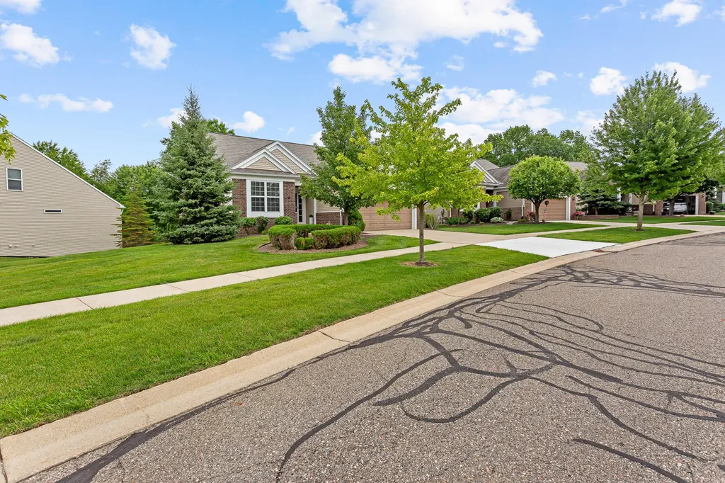 554 Glacier Lane Oceola Township MI 48843