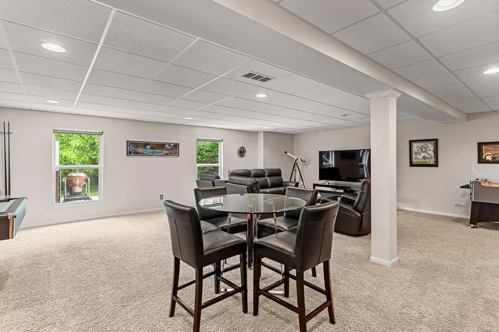 554 Glacier Lane Oceola Township MI 48843