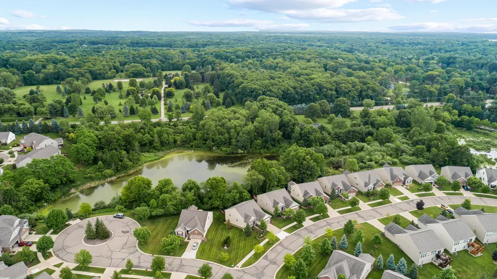 554 Glacier Lane Oceola Township MI 48843