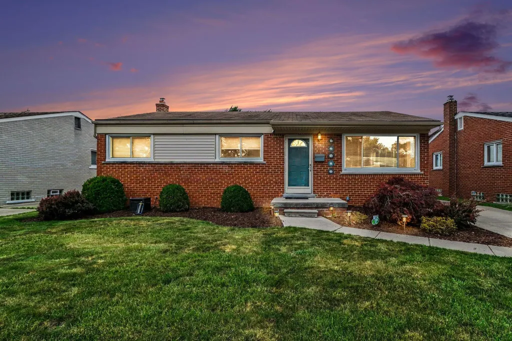 32413 Greenlawn Street St. Clair Shores City MI 48082