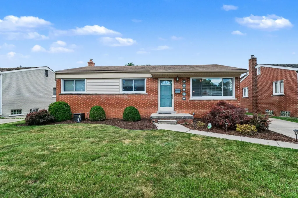 32413 Greenlawn Street St. Clair Shores City MI 48082