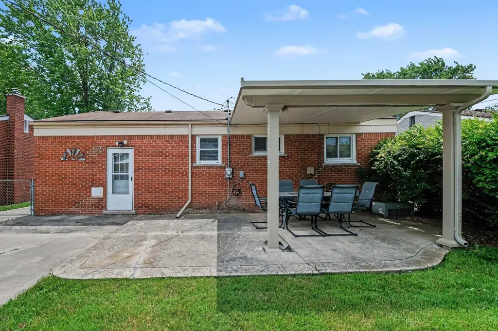 32413 Greenlawn Street St. Clair Shores City MI 48082