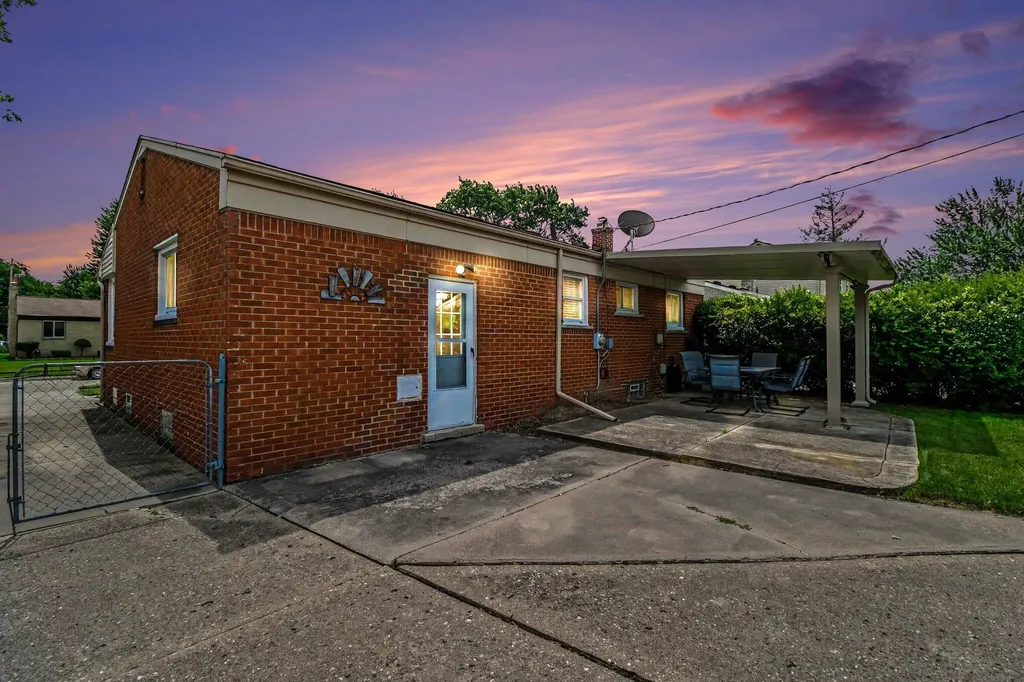 32413 Greenlawn Street St. Clair Shores City MI 48082