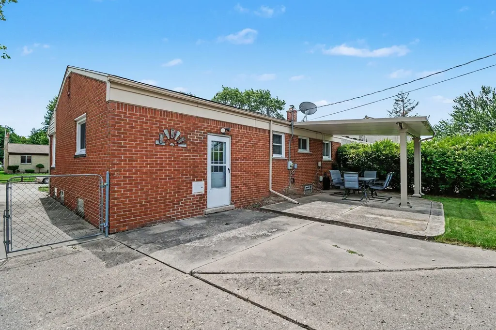 32413 Greenlawn Street St. Clair Shores City MI 48082