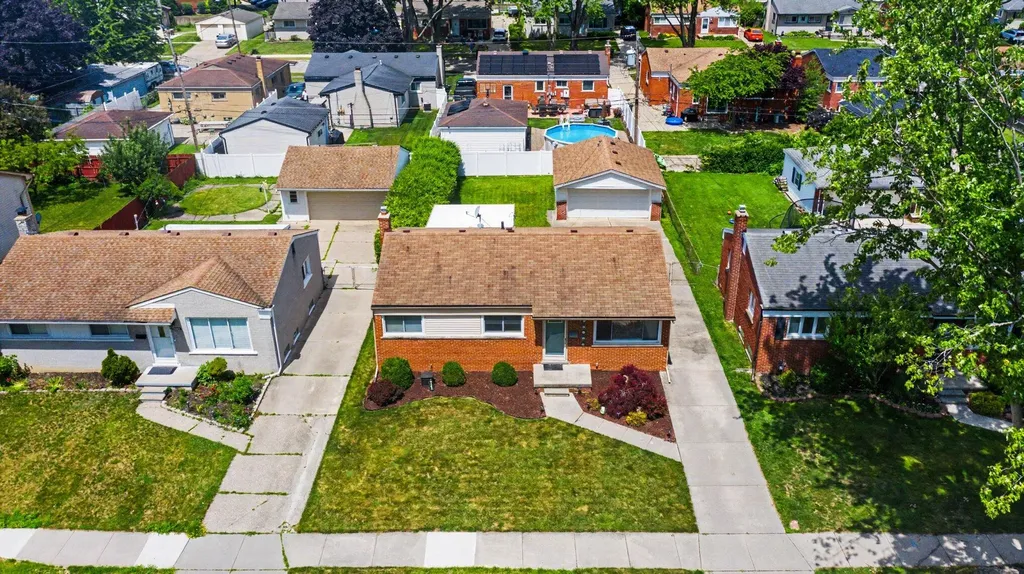 32413 Greenlawn Street St. Clair Shores City MI 48082