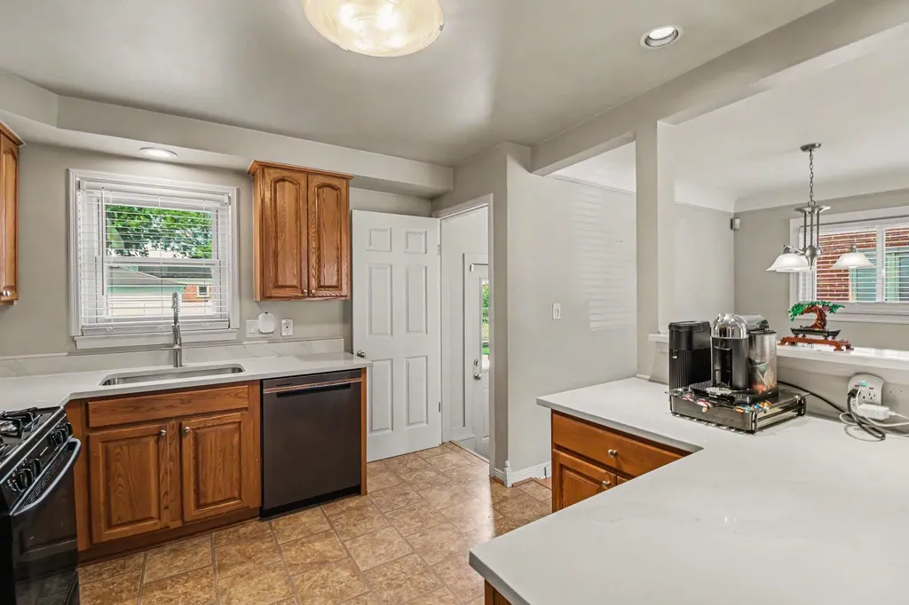 32413 Greenlawn Street St. Clair Shores City MI 48082