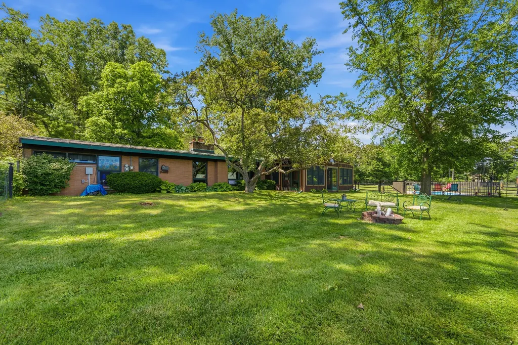 1925 S Bartlett Road St. Clair Township MI 48079
