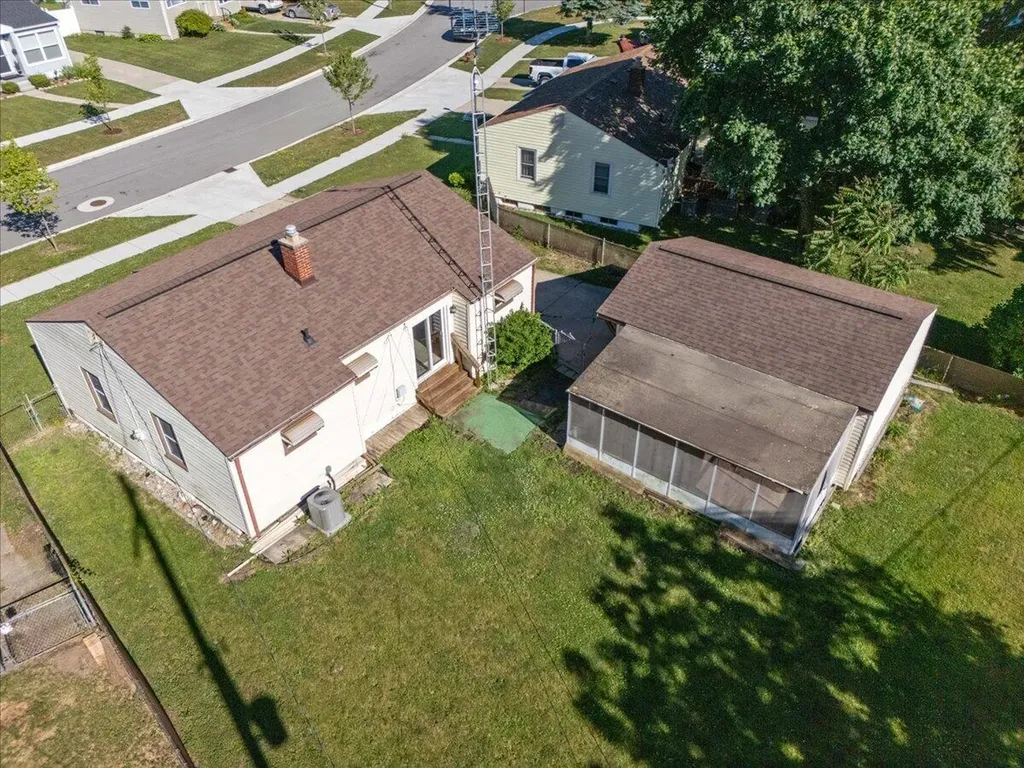 725 Woodbine Drive Fenton City MI 48430