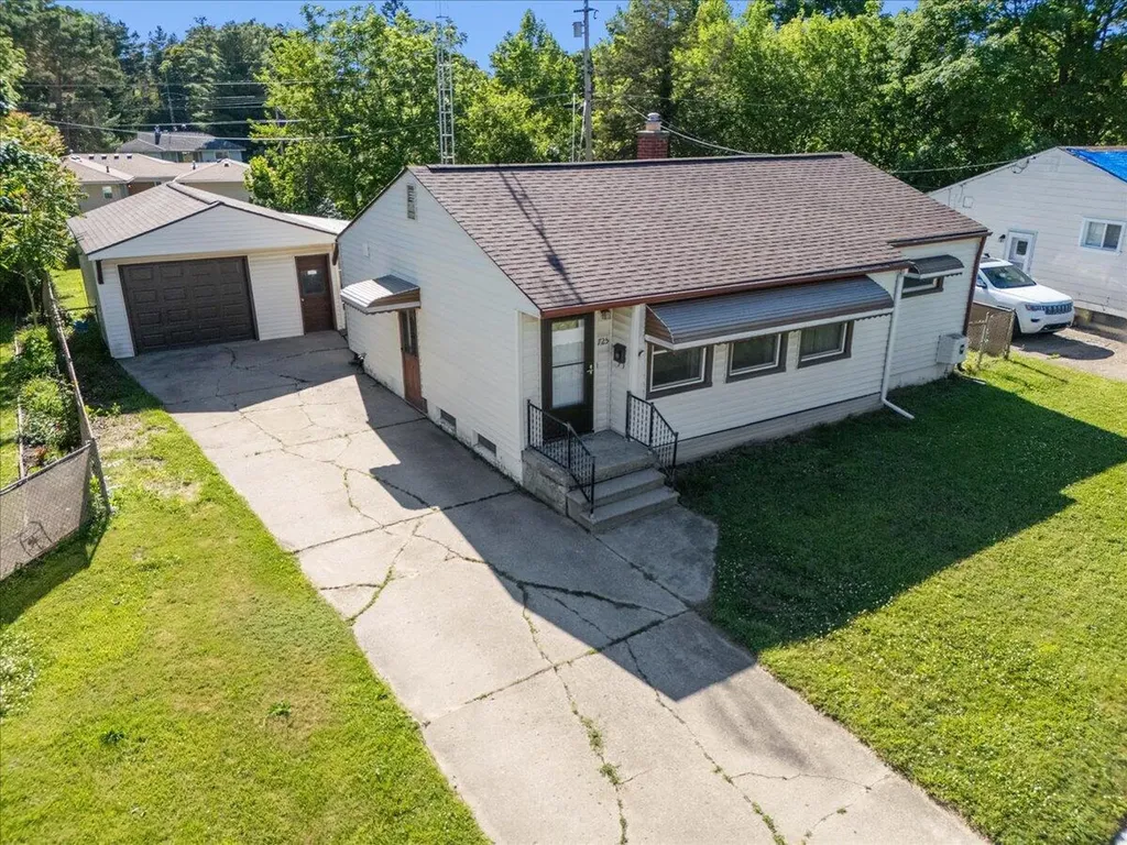 725 Woodbine Drive Fenton City MI 48430