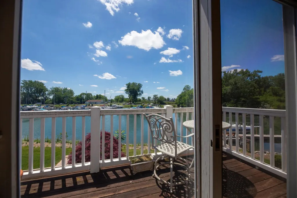 229 Keelson Drive Detroit City MI 48215