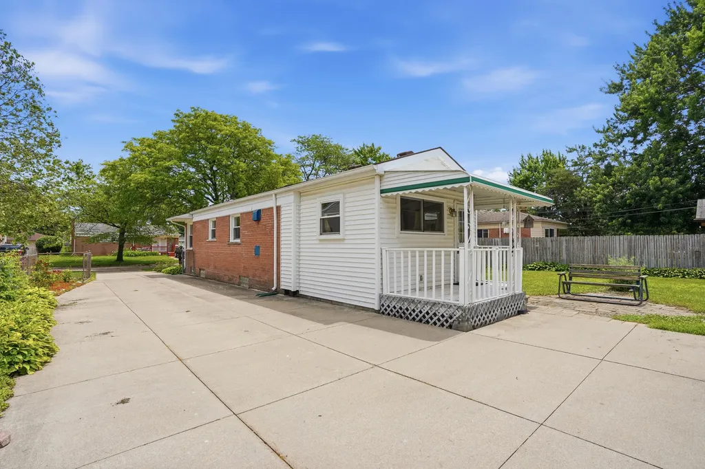 35843 Rewa Street Clinton Charter Township MI 48035