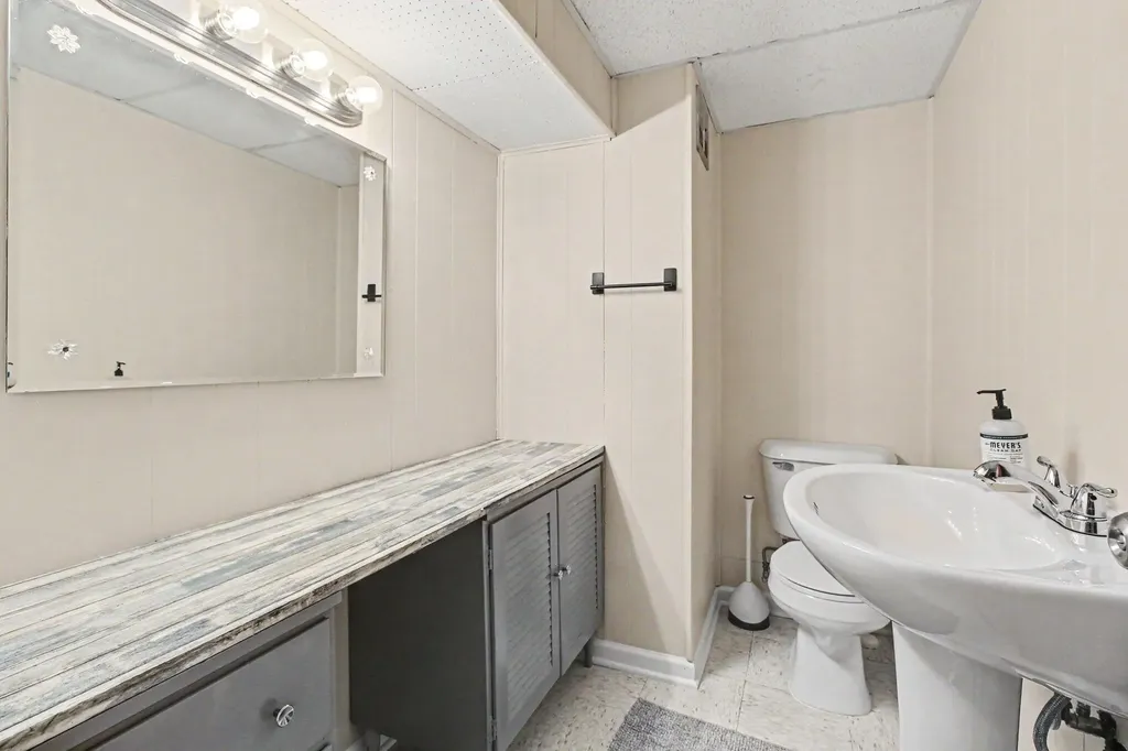 34101 Sequoia Street Westland City MI 48185