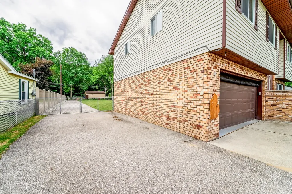 39001 Wade Road Romulus City MI 48174