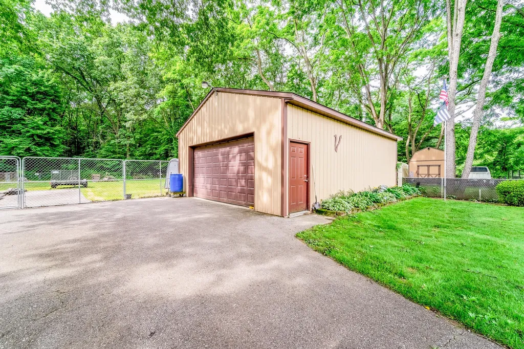 39001 Wade Road Romulus City MI 48174
