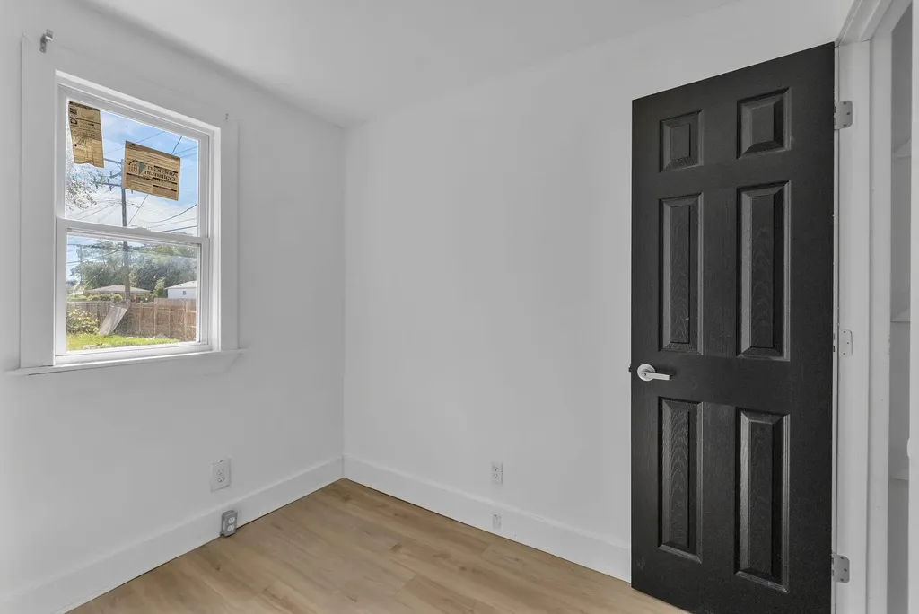21004 Reimanville Avenue Royal Oak Charter Township MI 48220