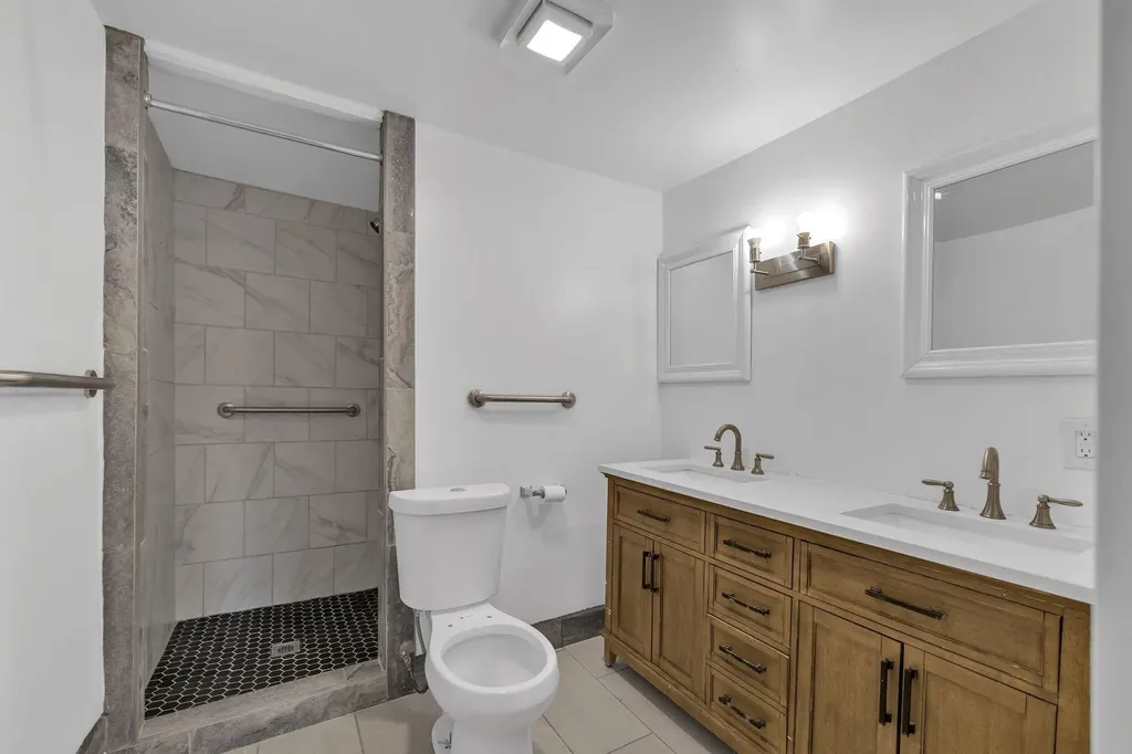 21004 Reimanville Avenue Royal Oak Charter Township MI 48220