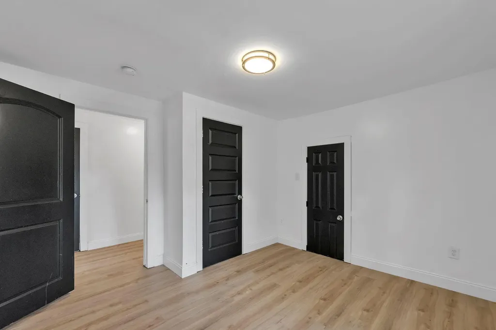 21004 Reimanville Avenue Royal Oak Charter Township MI 48220