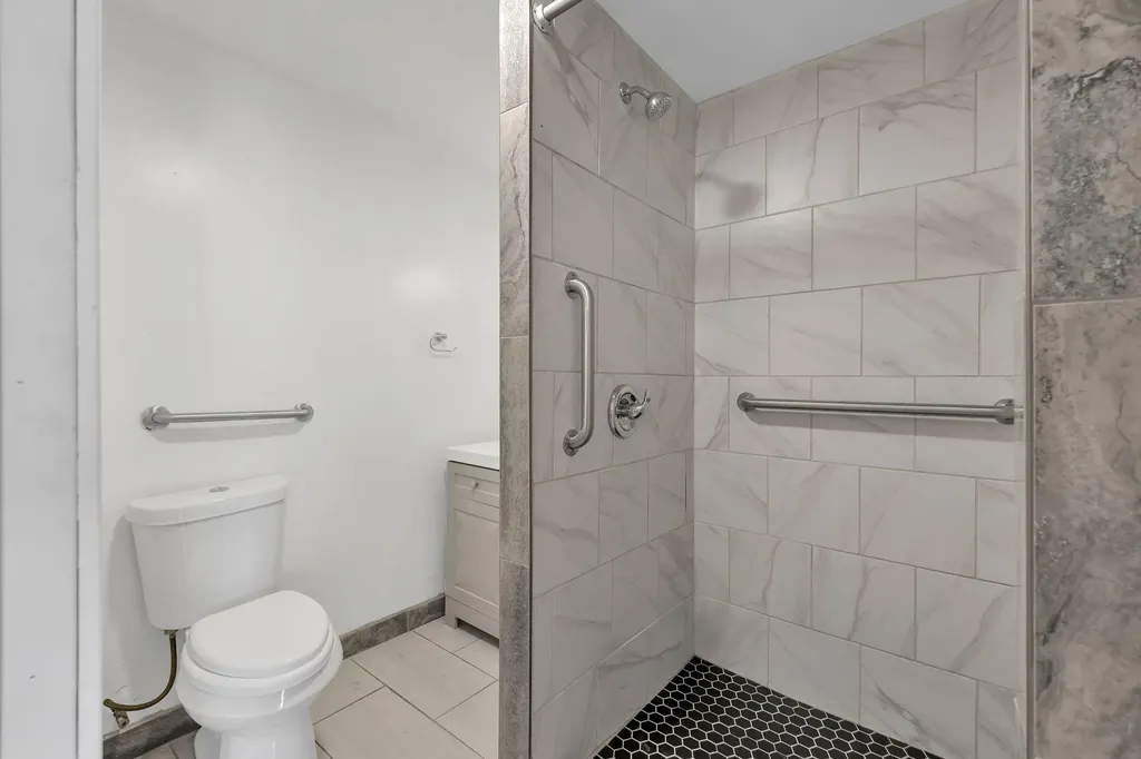 21004 Reimanville Avenue Royal Oak Charter Township MI 48220