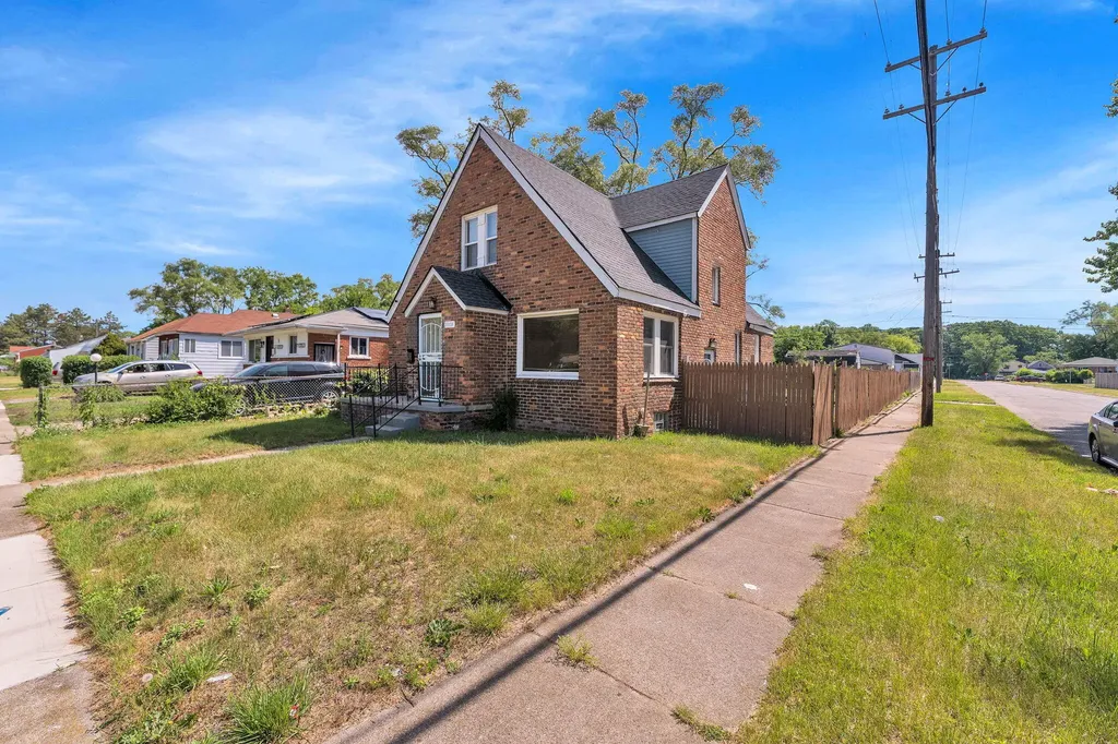 21004 Reimanville Avenue Royal Oak Charter Township MI 48220