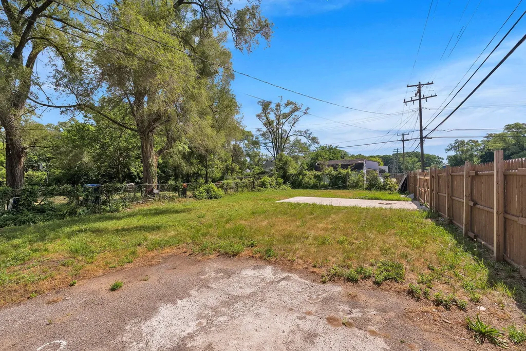 21004 Reimanville Avenue Royal Oak Charter Township MI 48220