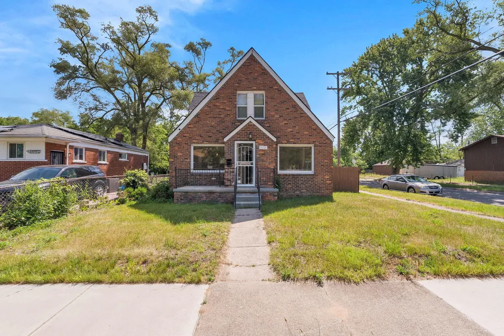 21004 Reimanville Avenue Royal Oak Charter Township MI 48220