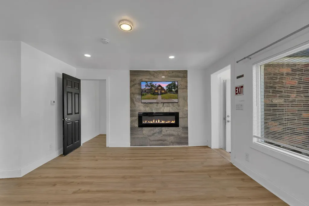 21004 Reimanville Avenue Royal Oak Charter Township MI 48220