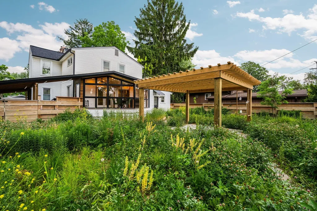 2050 Camelot Road Ann Arbor City MI 48104