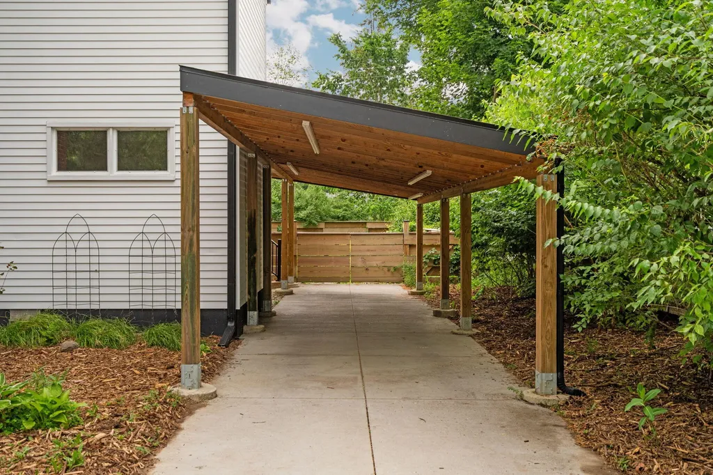 2050 Camelot Road Ann Arbor City MI 48104