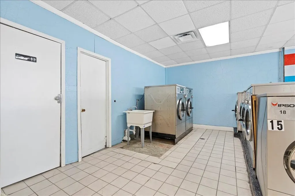 11283 W Jefferson Avenue River Rouge City MI 48218