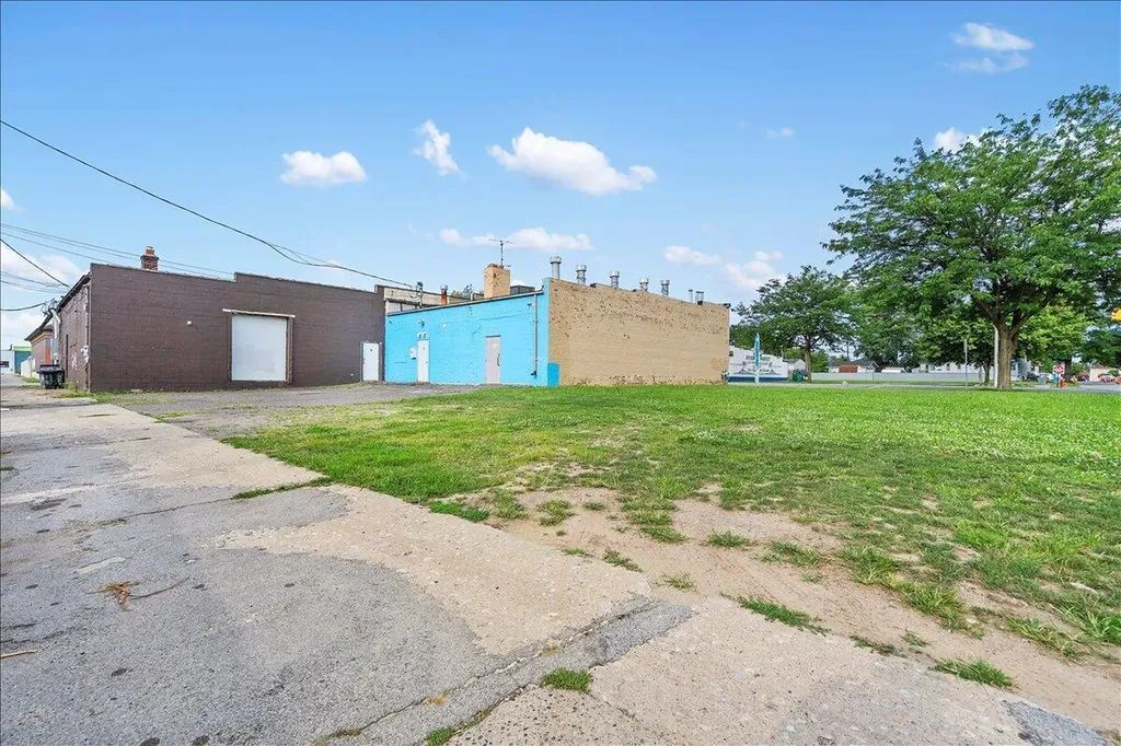 11283 W Jefferson Avenue River Rouge City MI 48218