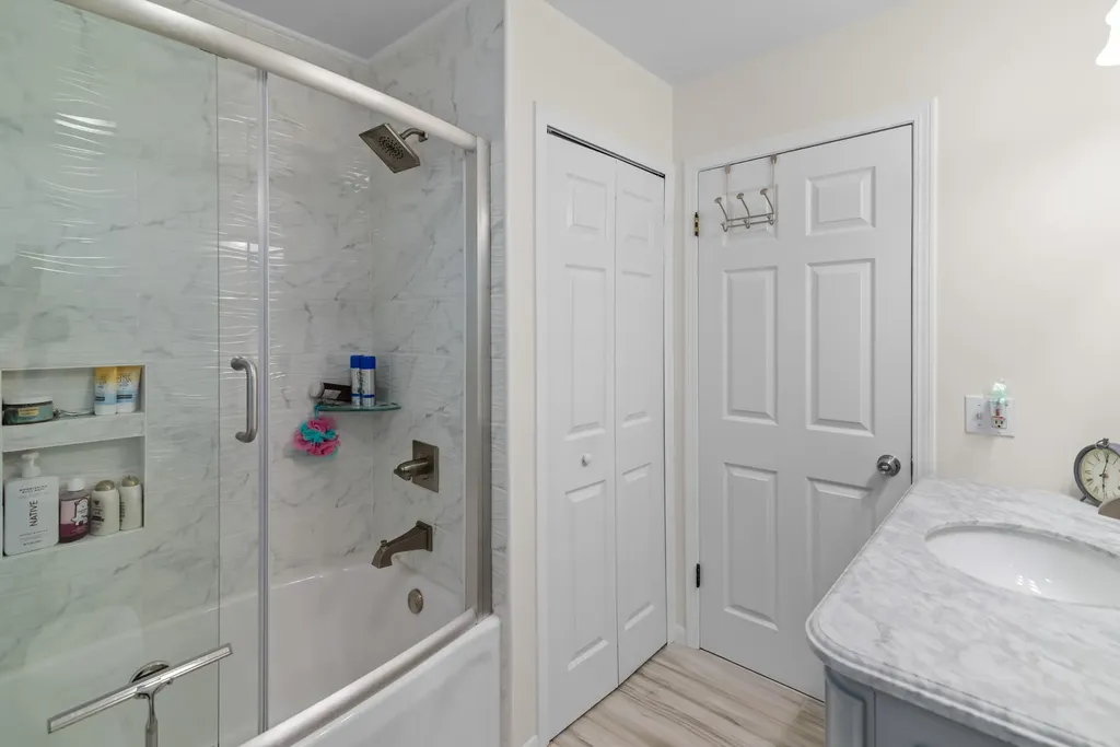 13250 Lake Point Boulevard Van Buren Charter Township MI 48111