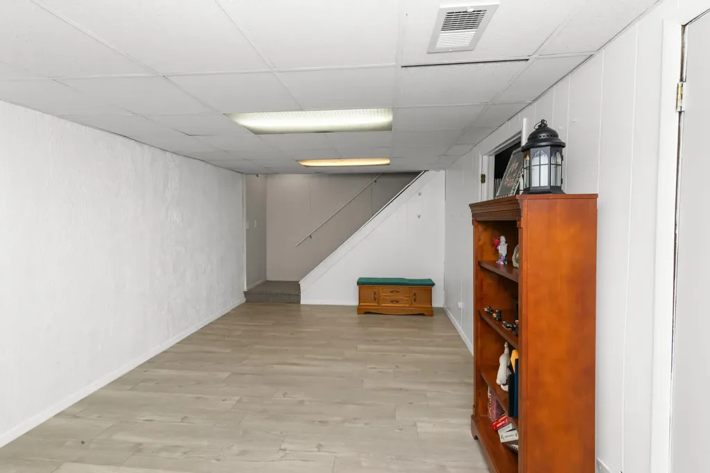 13250 Lake Point Boulevard Van Buren Charter Township MI 48111