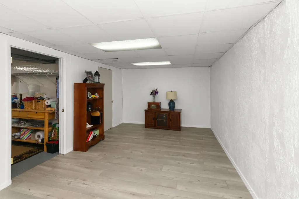 13250 Lake Point Boulevard Van Buren Charter Township MI 48111