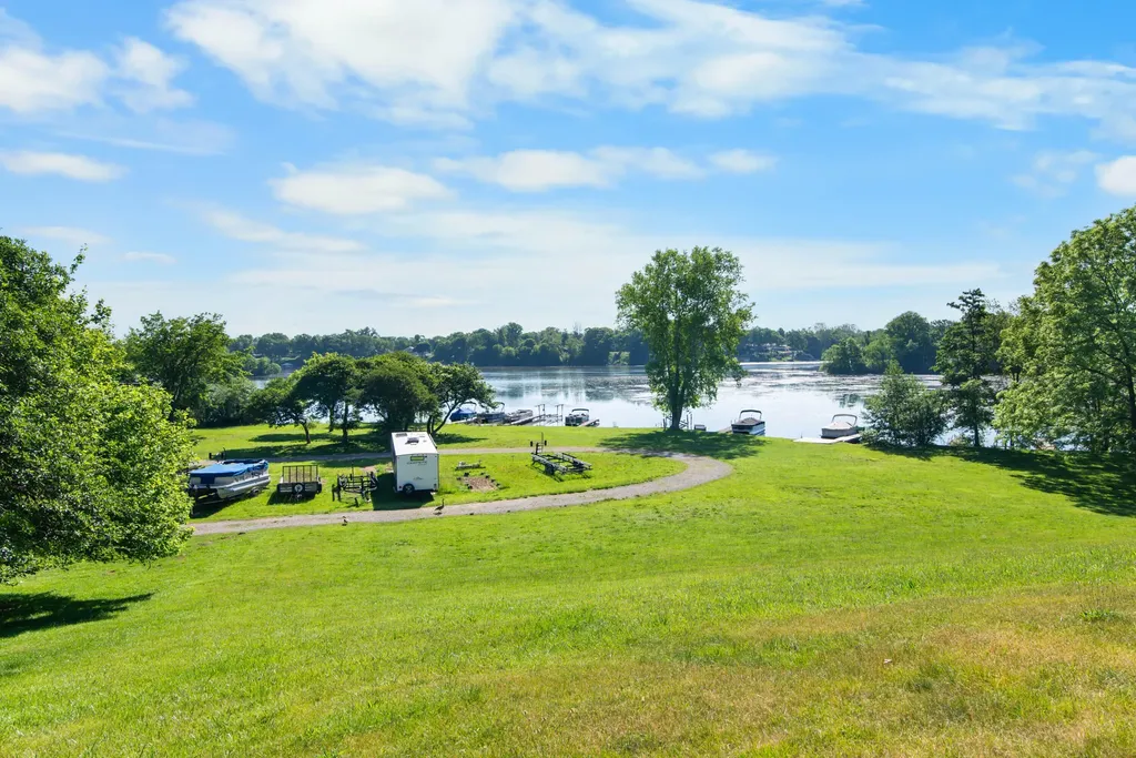 13250 Lake Point Boulevard Van Buren Charter Township MI 48111