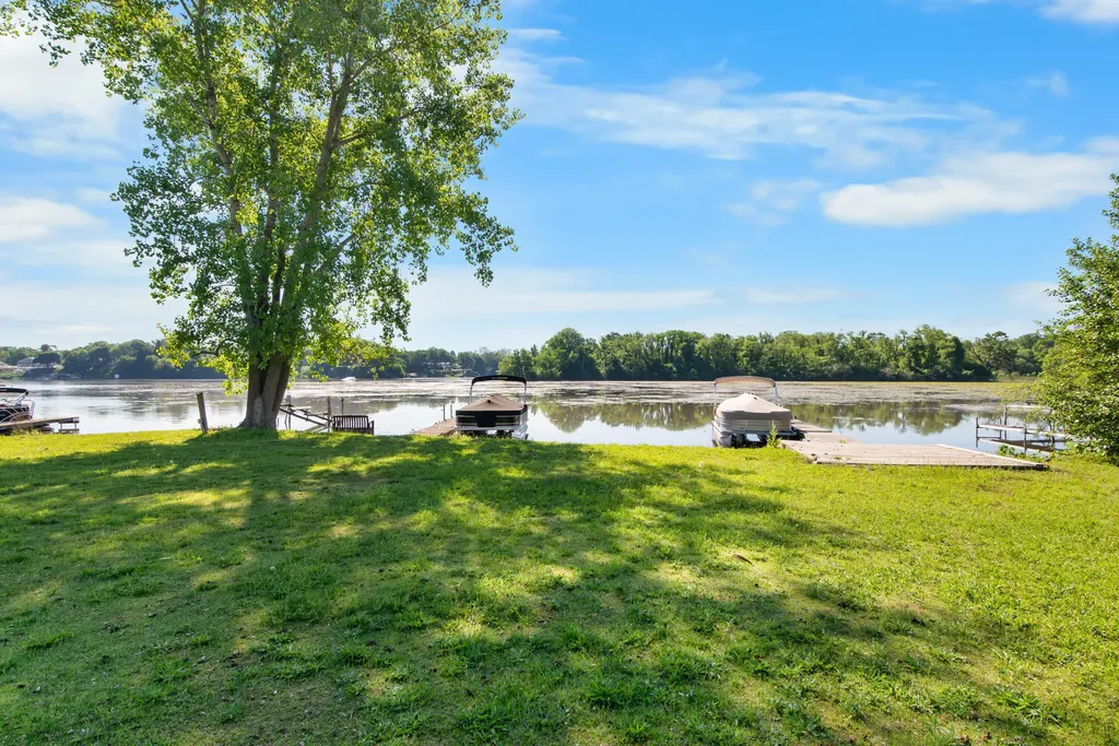 13250 Lake Point Boulevard Van Buren Charter Township MI 48111