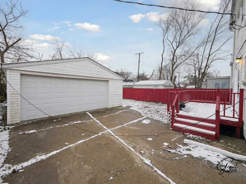 12850 Sidonie Avenue Warren City MI 48089