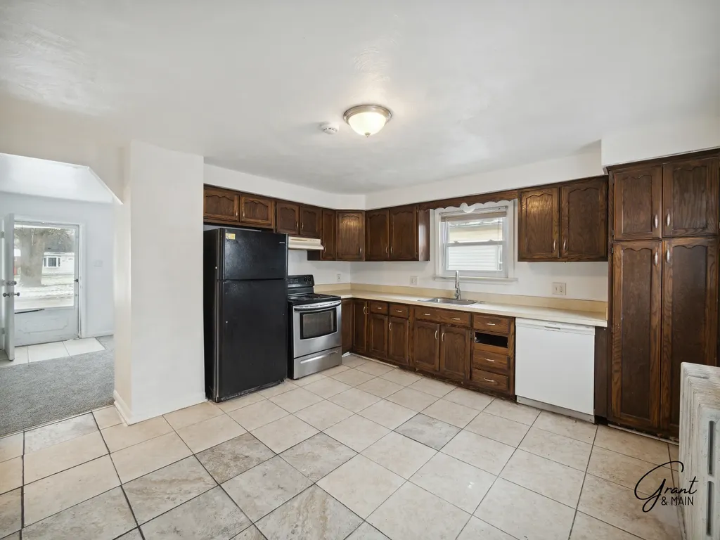 12850 Sidonie Avenue Warren City MI 48089