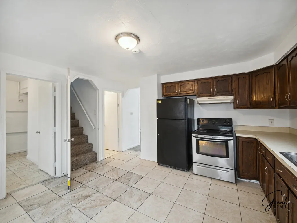 12850 Sidonie Avenue Warren City MI 48089