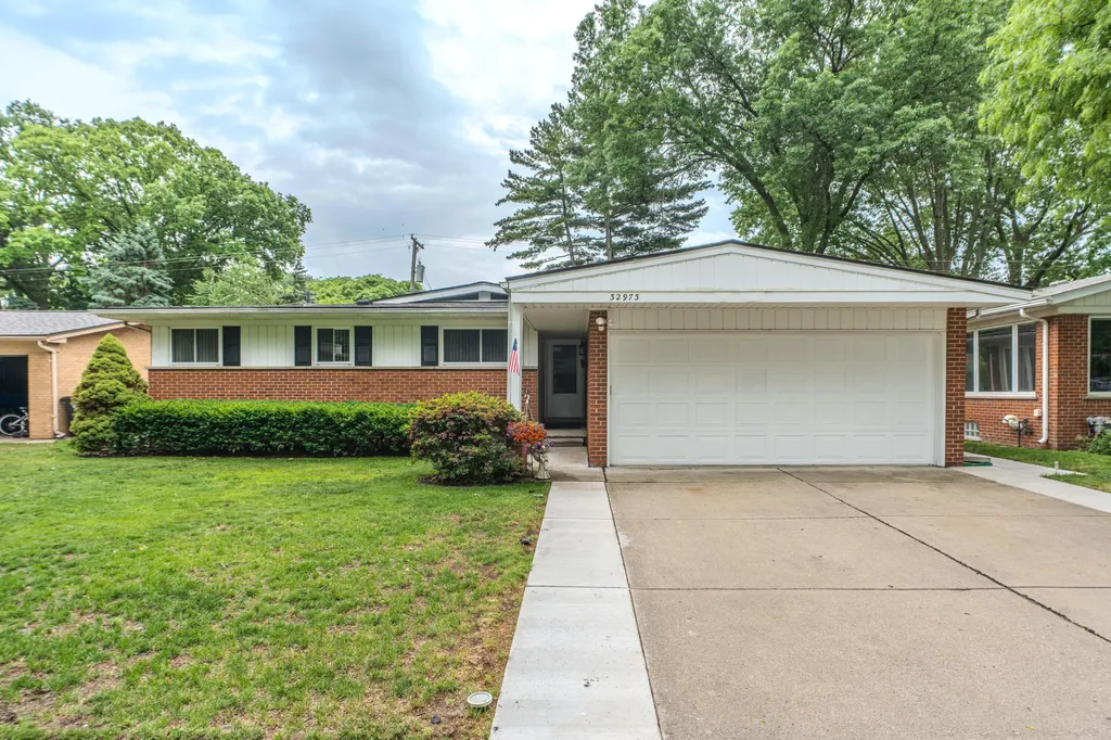 32973 Grennada Street Livonia City MI 48154