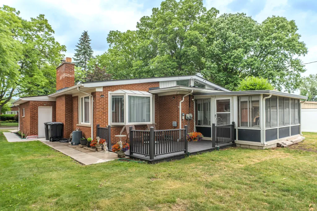 32973 Grennada Street Livonia City MI 48154