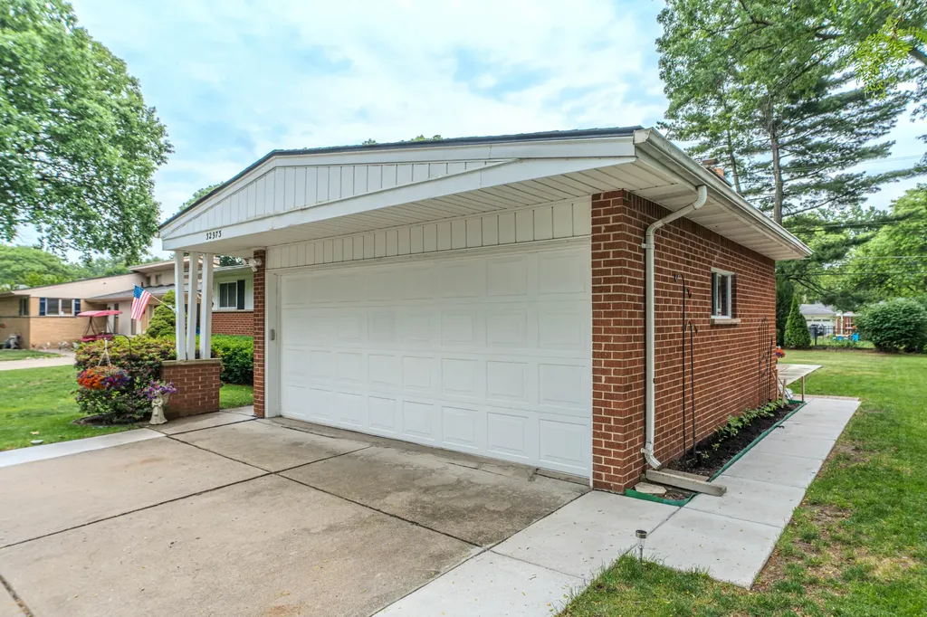 32973 Grennada Street Livonia City MI 48154